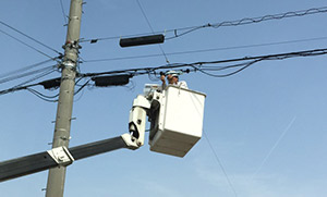電柱からケーブルを引き込む