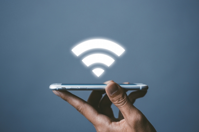 社内Wi-Fiの速度が遅い場合の対処法は？測定方法や快適に使用できる速度の目安も解説